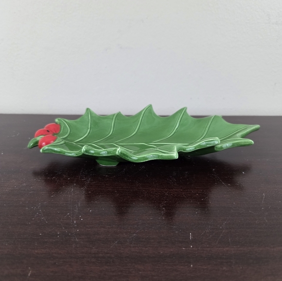 Ceramic Holly Leaf Christmas Dish With Berries Vintage Christmas Green & Red 70s - Picture 4 of 9